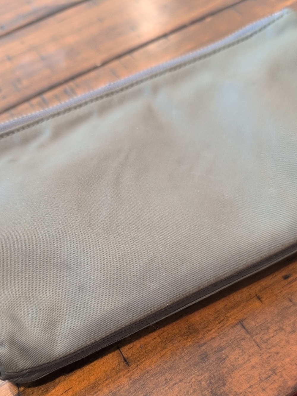 Lululemon Curved Wristlet Gray Sage - Picture 9 of 9